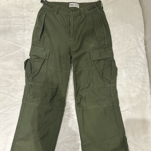 Aritzia supply cargos 00 - Picture 2 of 2